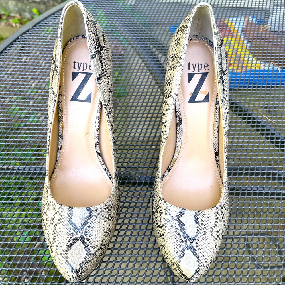 Type Z snakeskin heels pumps size 7.5